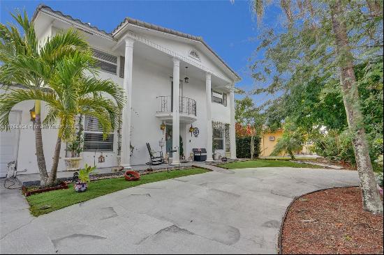 280 Lake Dr, Coconut Creek FL 33066