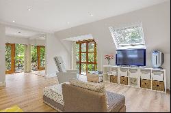 Abbots Drive, Virginia Water, Surrey, GU25 4SF