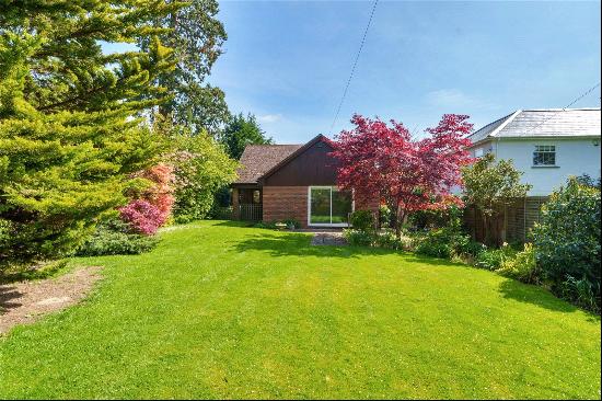 Mead Road, Edenbridge, Kent, TN8 5DD