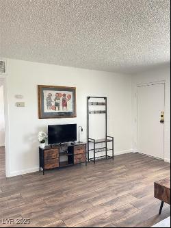 615 S Royal Crest Circle Unit 22, Las Vegas NV 89169