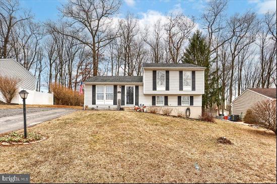 10 Cedar Lane, Stewartstown PA 17363