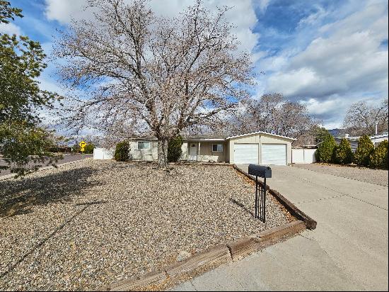 12401 Monarch Drive NE, Albuquerque NM 87123