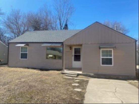 2425 S Mosley St, Wichita KS 67216