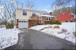 823 Timberwood Dr, Cranberry Twp PA 16066