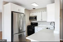 1509 S George Mason Village Unit 21, Arlington VA 22204