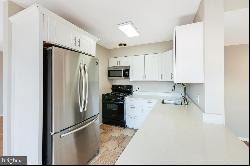 1509 S George Mason Village Unit 21, Arlington VA 22204