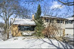 2004 E Eastman Court, Arlington Heights IL 60004