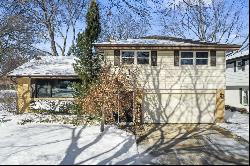 2004 E Eastman Court, Arlington Heights IL 60004