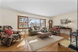 2004 E Eastman Court, Arlington Heights IL 60004