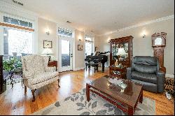 Huge Condo in Historic Kenwood