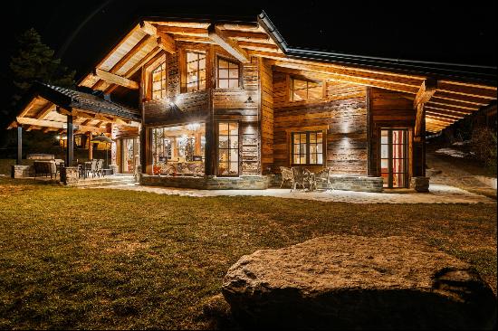 Unique estate of two chalets with panoramic views