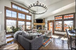 Top floor condo with views and quick access to Deer Valley East Village