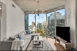 Corner Condo Unit with Panoramic City and Treetop Vistas