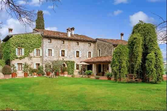 Exclusive residence on the renowned hills of Amarone