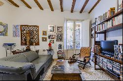 Beautiful apartment in one of the most emblematic streets of the Gothic Quarter.