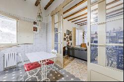 Beautiful apartment in one of the most emblematic streets of the Gothic Quarter.