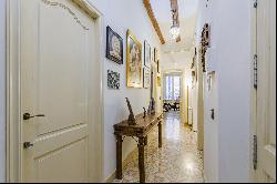 Beautiful apartment in one of the most emblematic streets of the Gothic Quarter.