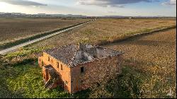 Eighteenth-century farmhouse to be renovated with land, Montepulciano