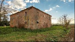 Eighteenth-century farmhouse to be renovated with land, Montepulciano