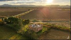 Eighteenth-century farmhouse to be renovated with land, Montepulciano