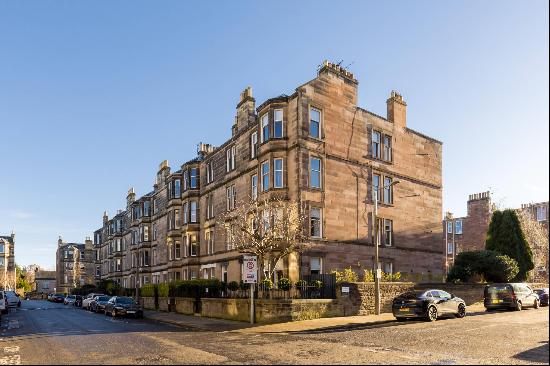 An impressive four-bedroom third floor apartment with outstanding views.