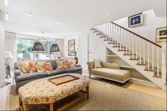 A stunning 5 bedroom family home to rent in the sought after Notting Hill, W11.