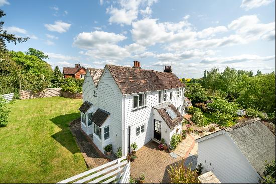 A unique 5 bed detached family home for sale in Tunbridge Wells, situated in a semi-rural 