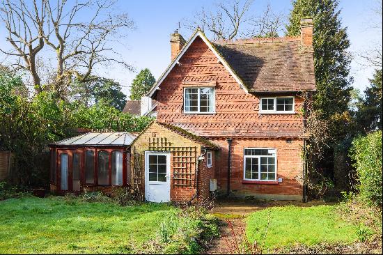 A three bedroom house ideally located on the prestigious St George's Hill Estate.