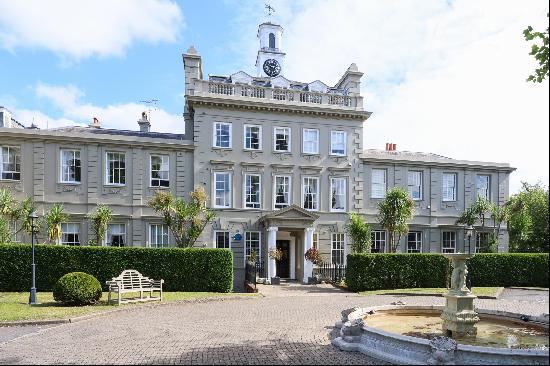 Apartment for sale in Esher.