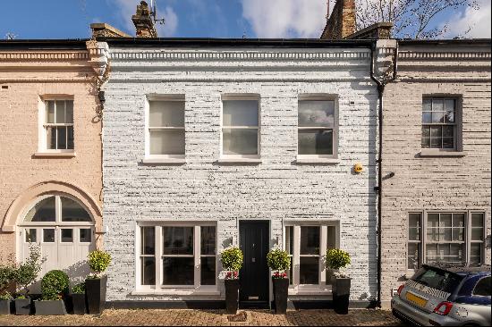 An immaculate four bedroom mews house with a terrace for sale on a gated mews address in S