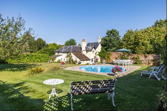 A charming and beautifully maintained home, set in a quiet position in the heart of Albury