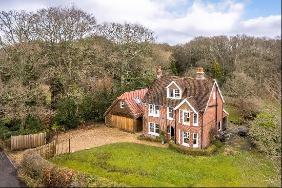 A most attractive and beautifully presented detached family house in a wonderful rural set