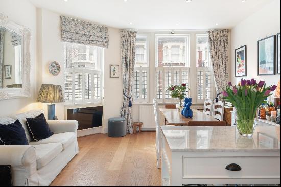 A split-level Maisonette with private garage, located in the heart of Fulham, SW6.