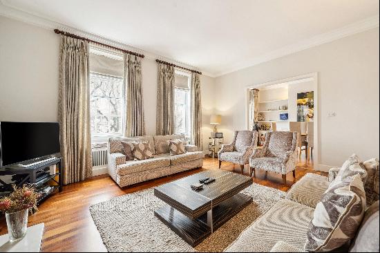 A spacious three bedroom apartment in Elystan Mansions, Chelsea SW3.