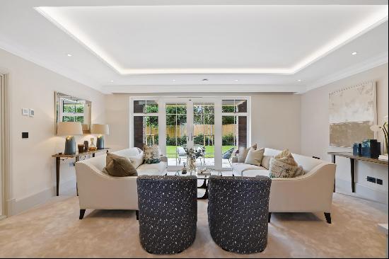 Available to let is this lateral ground floor apartment, situated in one of Esher's premie