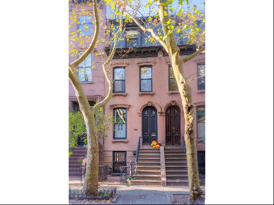 <p>SHORT TERM FURNISHED RENTAL in a Beautiful Boerum Hill Townhouse.</p> <p>This unique ho