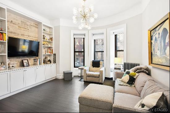 Yes this is the actual apartment ! Nestled in the heart of the Brooklyn Heights Histori