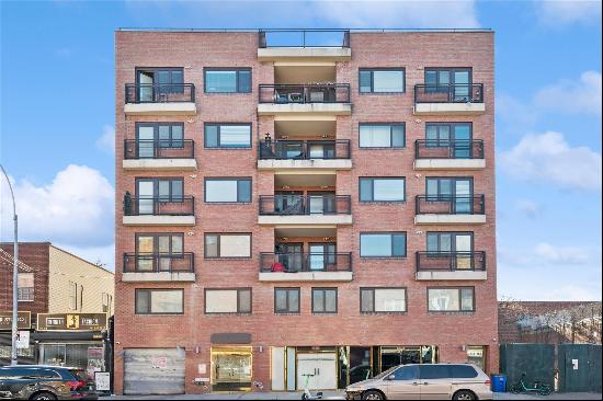 7 Story Building / Free Market 16 Units Available for Sale / 8 Parking Spaces. Modern Cond