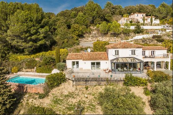 Lovely 4 bedroom villa with panoramic sea views in Peymeinade