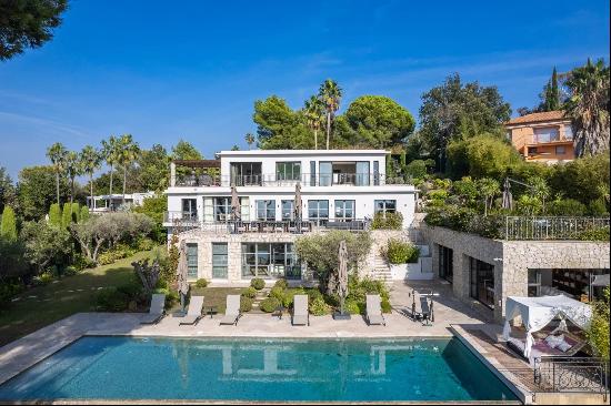 Superb Villa with Panoramic Sea Views in Cannes.