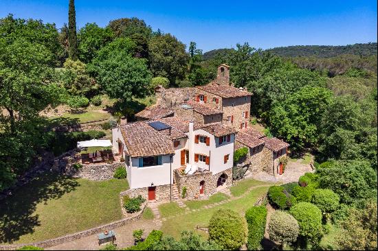 Beautifully restored property outside of Florence in a glorious, rural setting. This charm