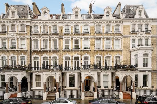 An impressive raised ground floor apartment on a garden square in Chelsea, SW10