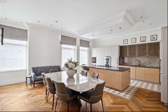 A superb apartment located on Kensington Court Gardens, W8.