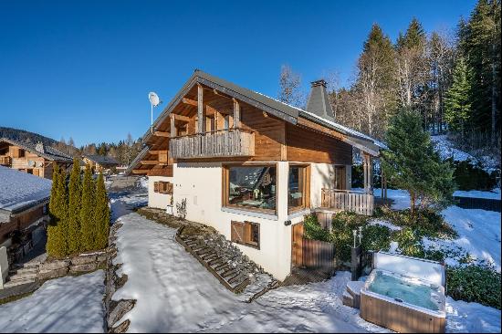 A beautiful contemporary five bedroom chalet for sale in Les Gets.