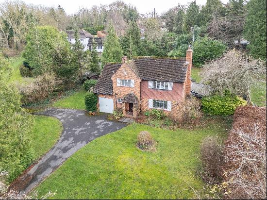 A superb opportunity to purchase this fantastic, chain free detached house on the exclusiv