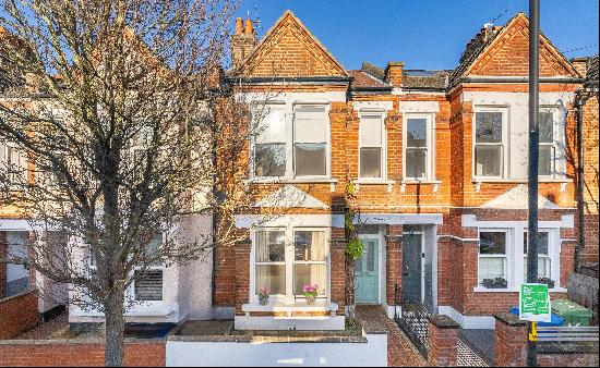 A beautifully presented Victorian three bedroom family home with great potential to extend