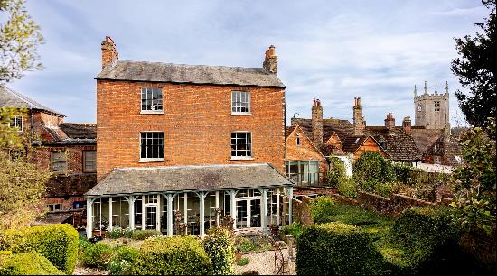 An elegant, Grade II listed Georgian townhouse, minutes from the High Street.