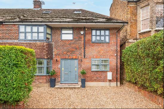 A 6 bed Semi Detached House for sale with Off-Street Parking & South Facing Garden in NW6