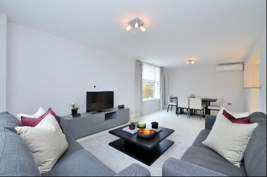 An immaculate apartment with porterage and parking in St John's Wood NW8.