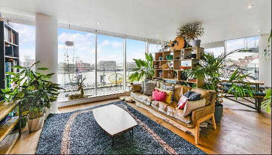 One bedroom apartment with river views to rent in Wapping, E1W